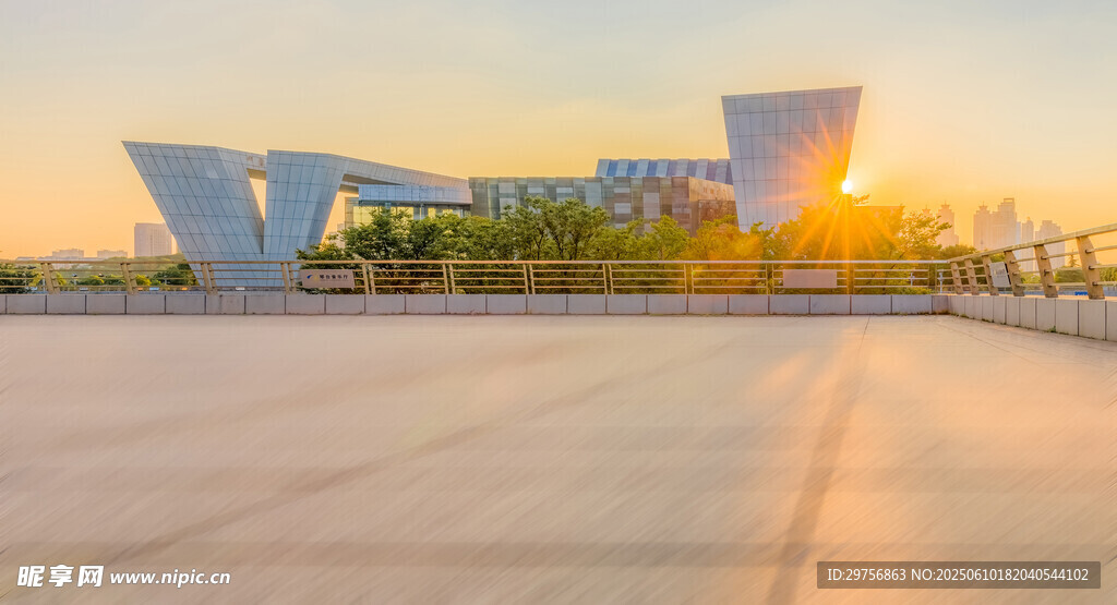 夕陽下的現代建筑景觀