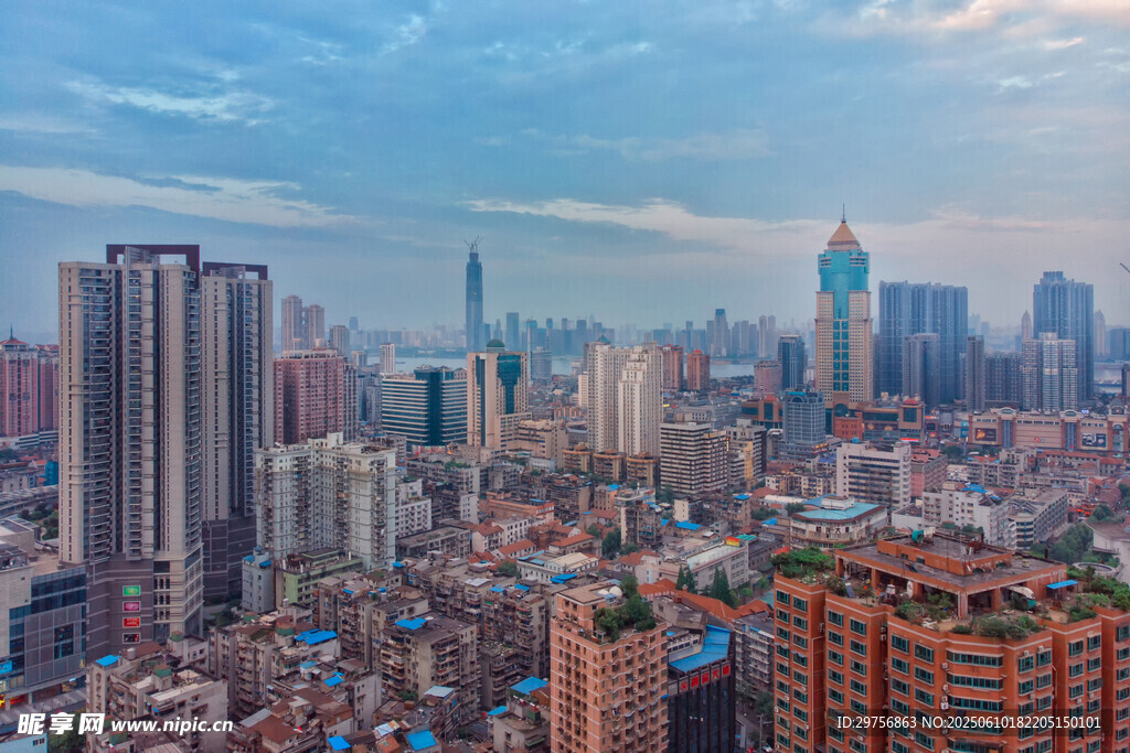 繁華都市天際線景觀