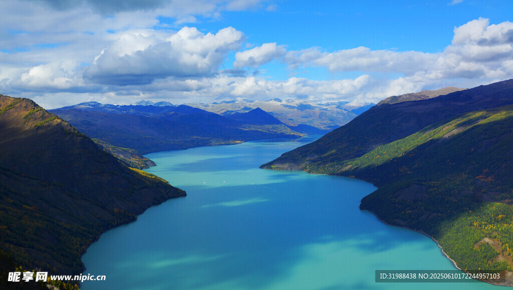 壯麗湖景與山巒風光