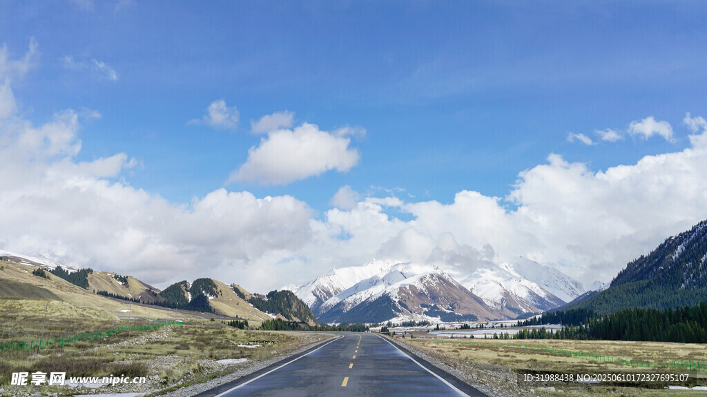 公路伸向遠方的壯美風景
