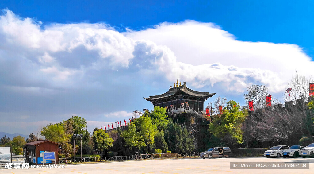 古建風光藍天白云下的景致