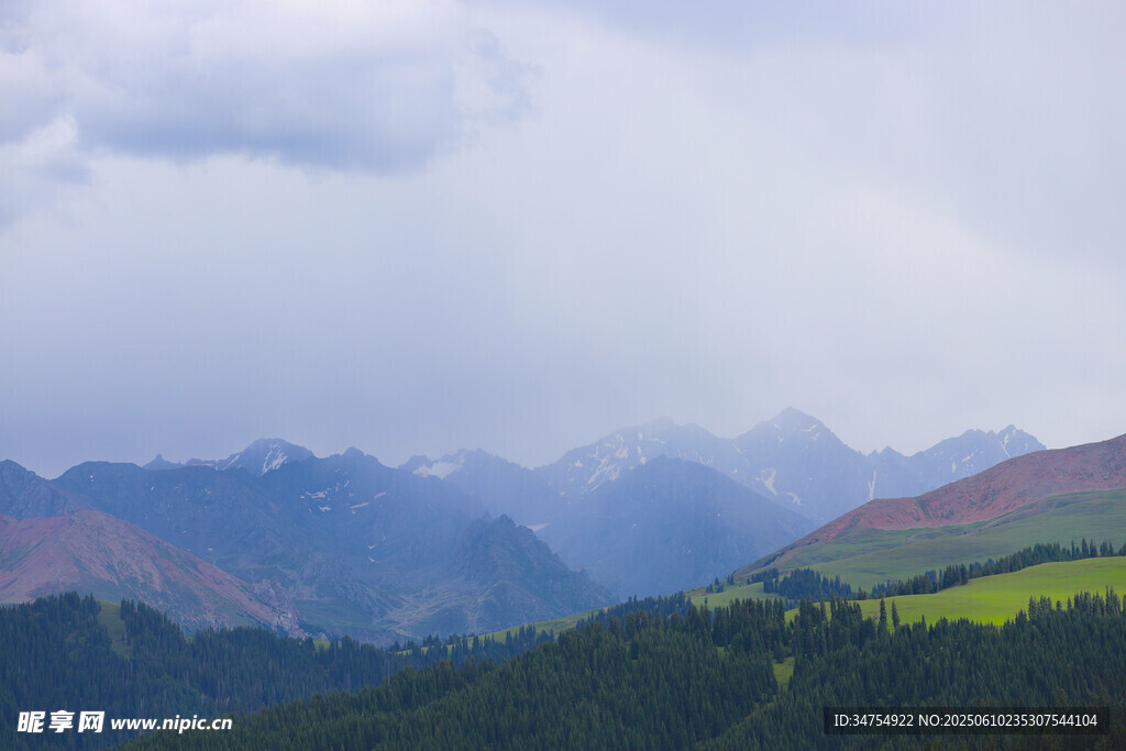 山間雨景     綠野與山巒