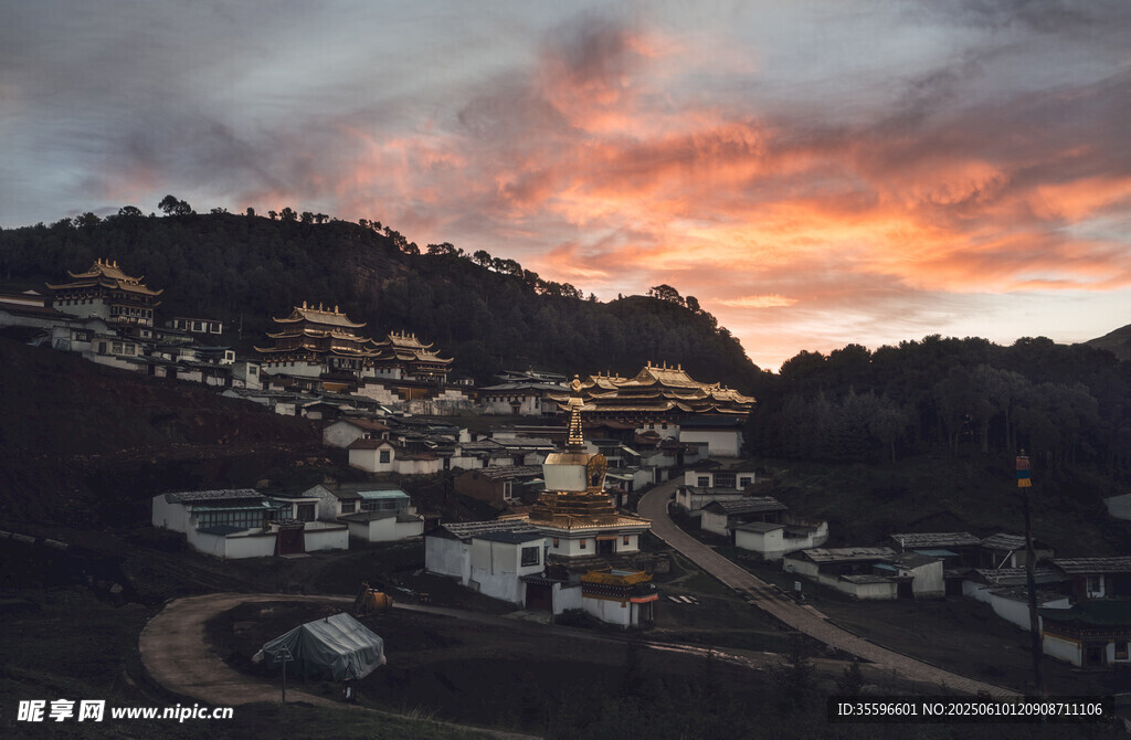 山村日落美景