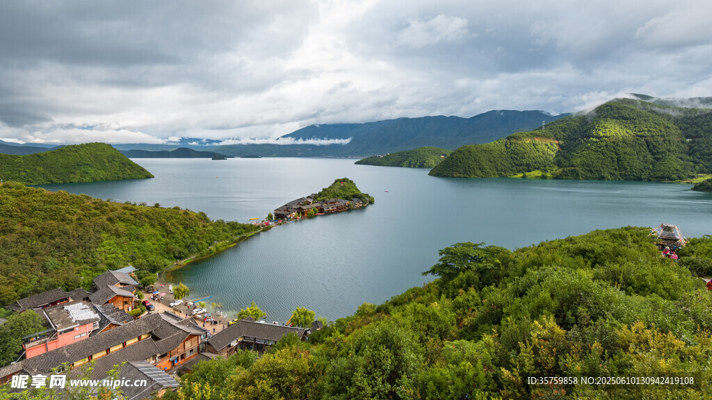 美麗湖景與周邊青山村落