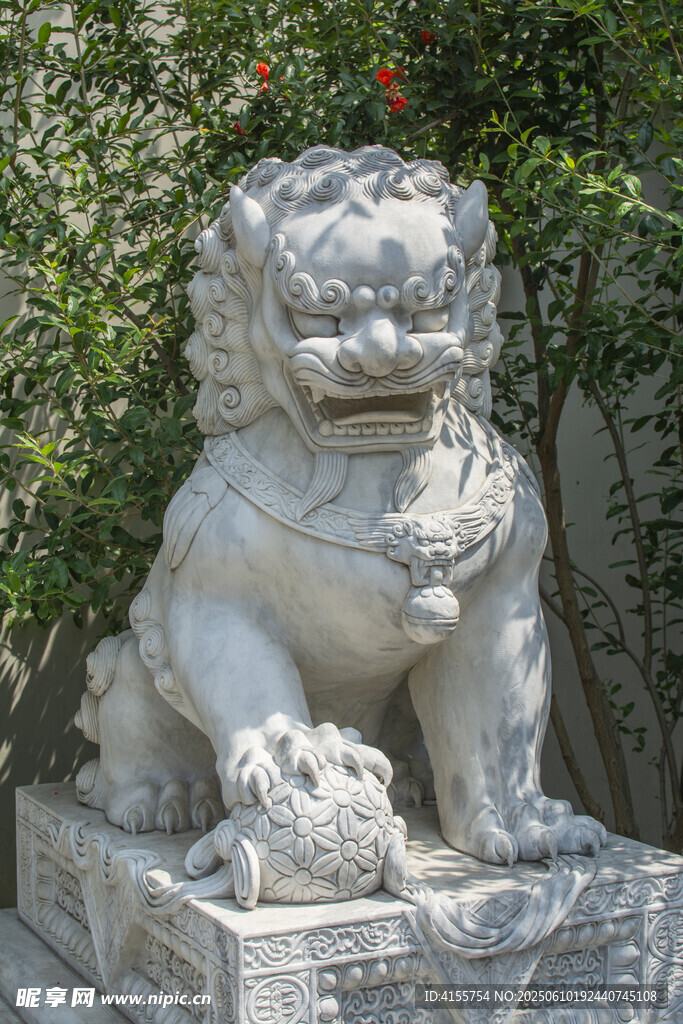 中式石獅子雕塑