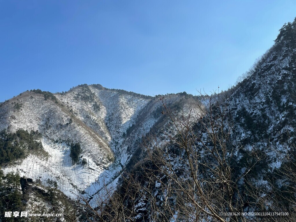 雪山峻嶺壯麗風(fēng)光