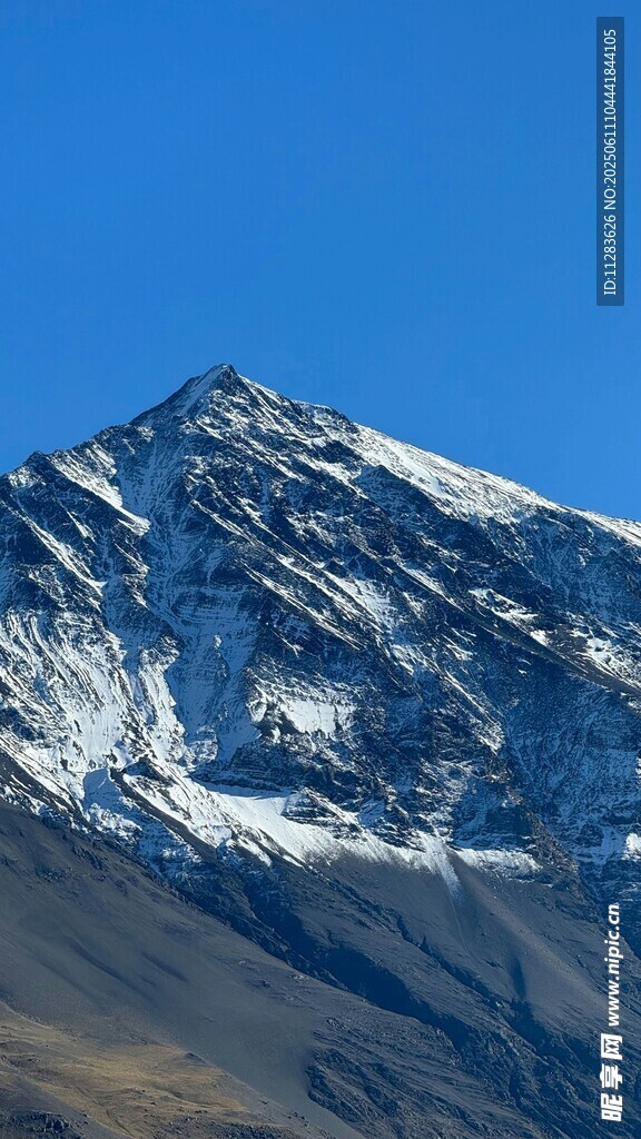 巍峨雪山壯麗景致
