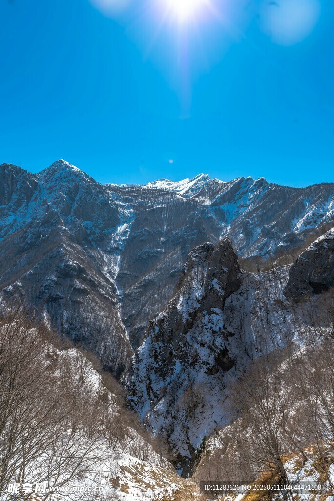 冬日雪山壯麗風(fēng)光