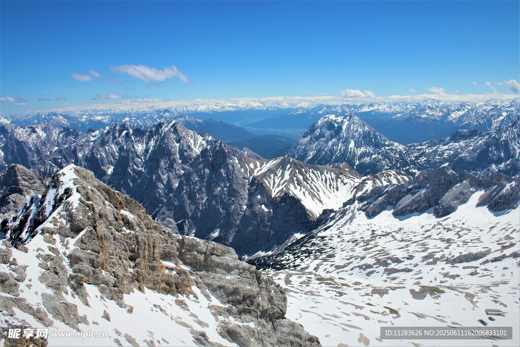 壯麗雪山全景風(fēng)光