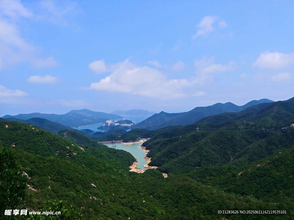 青山綠水間的秀麗河谷
