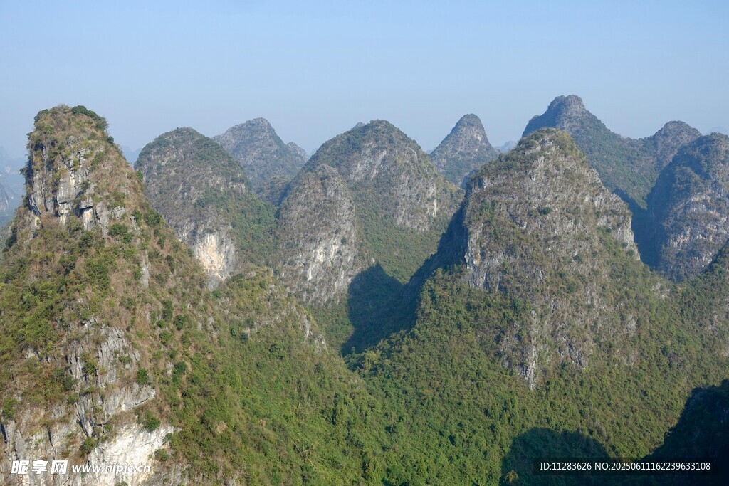 壯美喀斯特山峰景觀