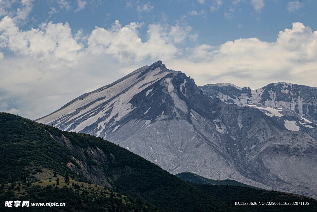 巍峨雪山壯麗風(fēng)光