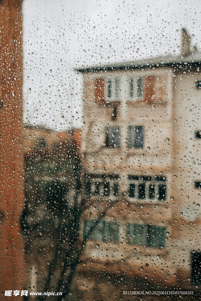 雨中窗景