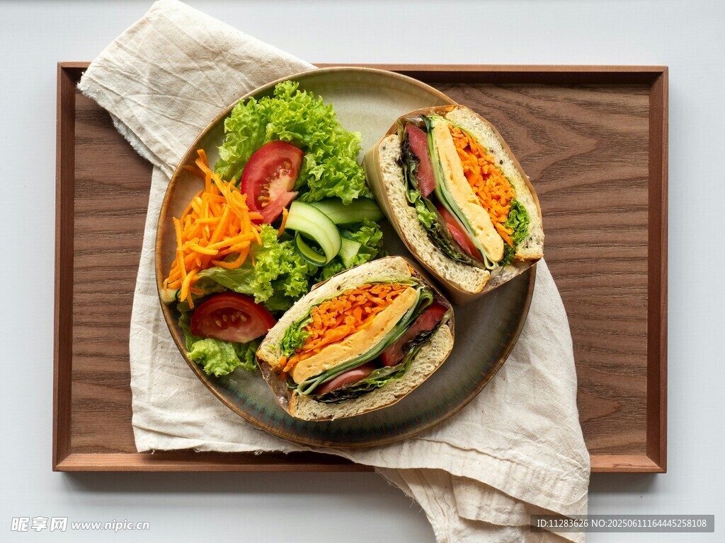 美味墨西哥卷餅與蔬菜拼盤