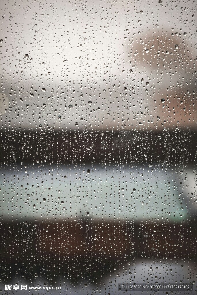 雨中車窗