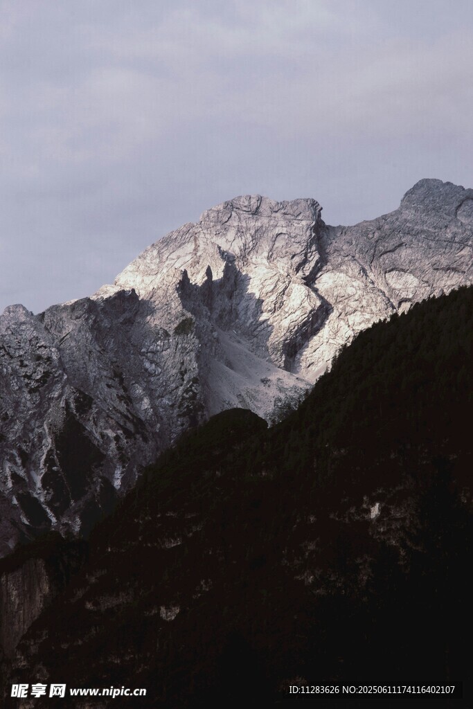 壯麗雪山景色