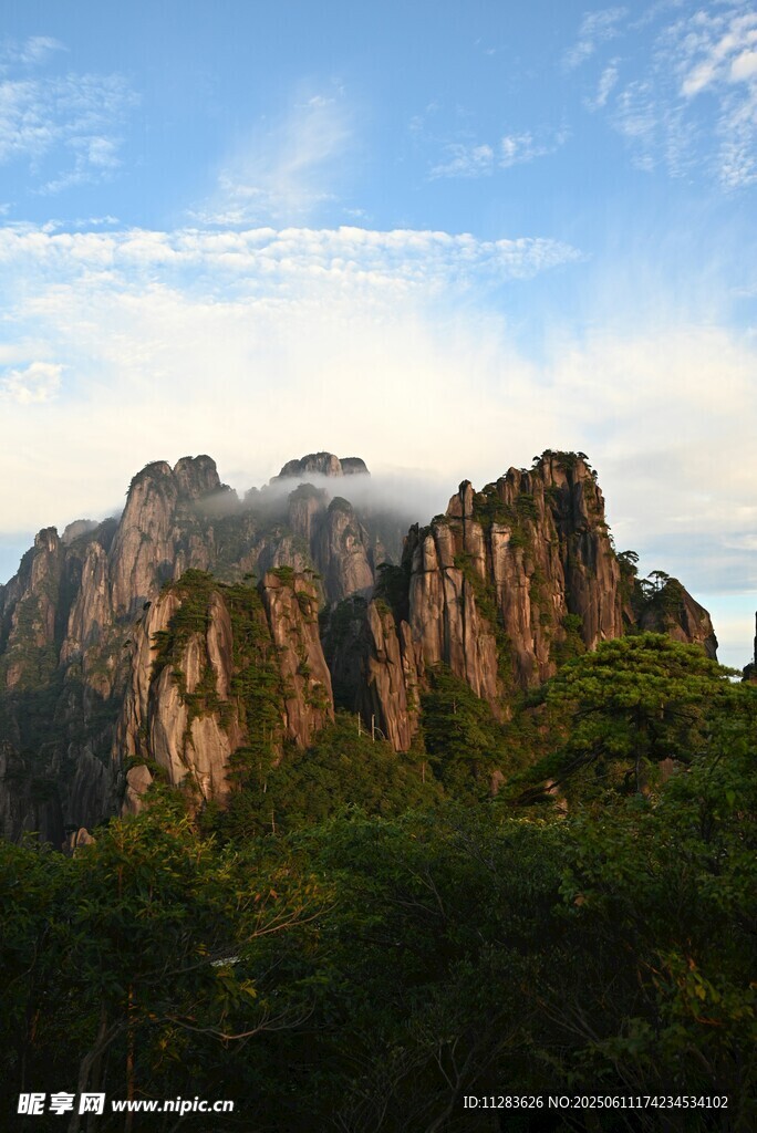 壯麗黃山山峰云霧景觀