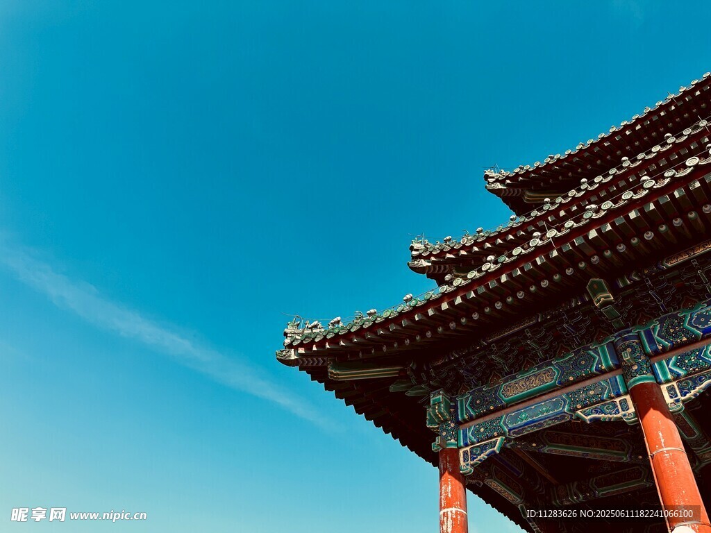 中式古建筑屋檐一角