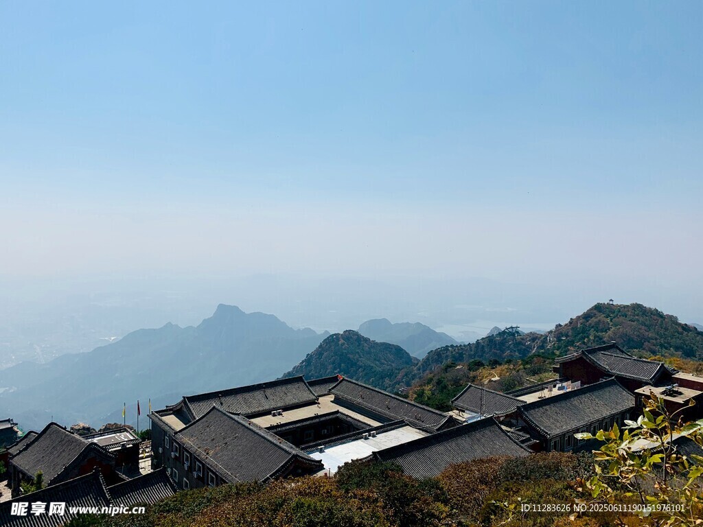 山間村落屋頂