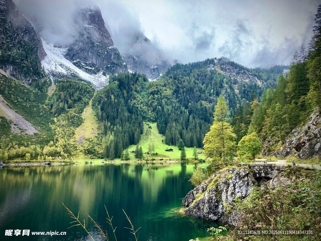 云霧繚繞之景