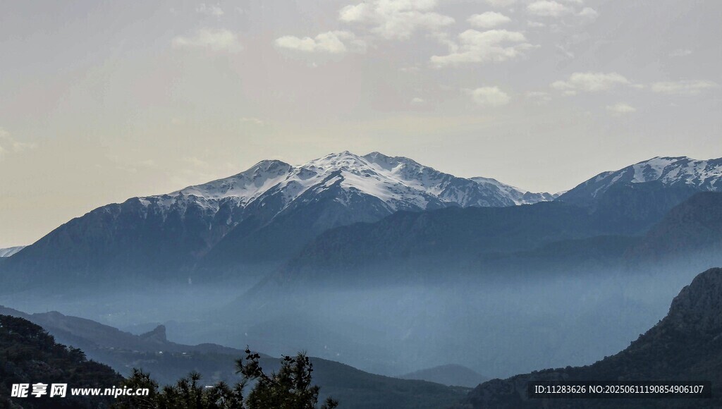 雪山云海壯麗山景