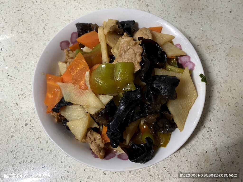 蔬菜木耳炒肉片