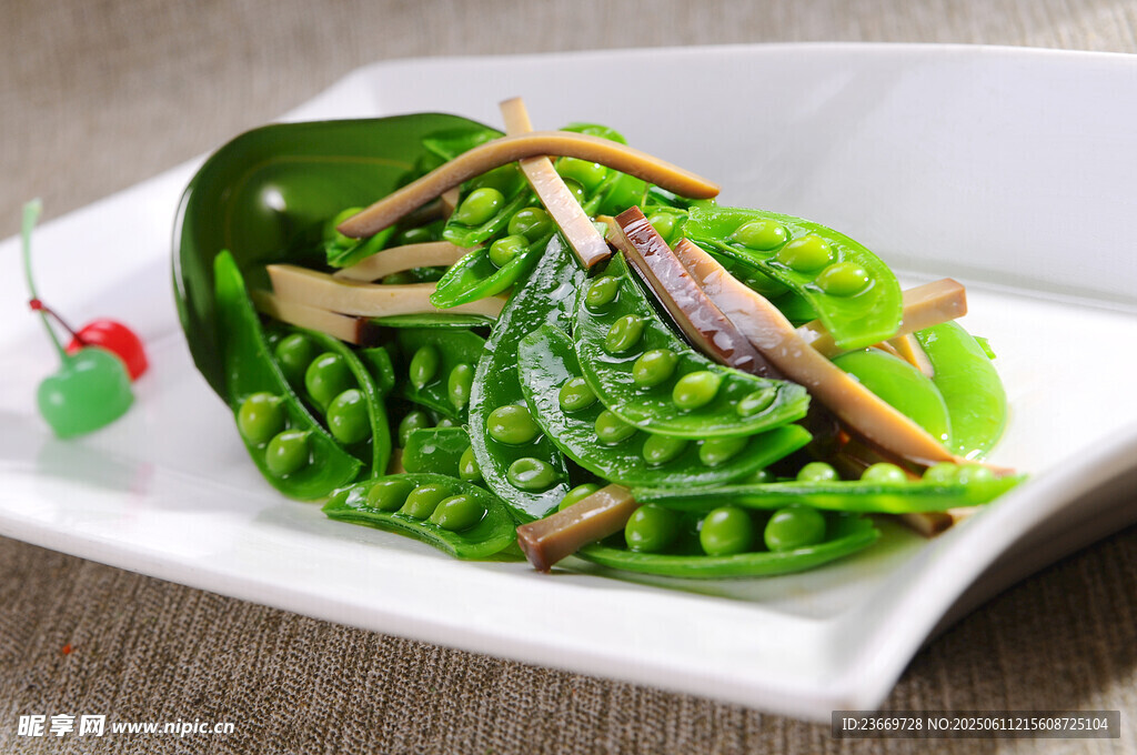 清炒豌豆莢配筍絲