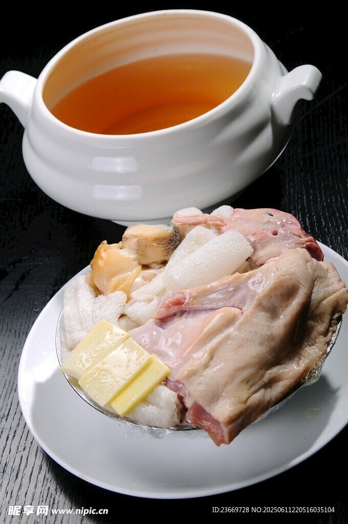 滋補雞湯配美味雞肉