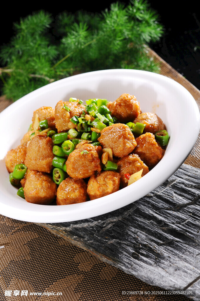 美味豌豆炒肉丸