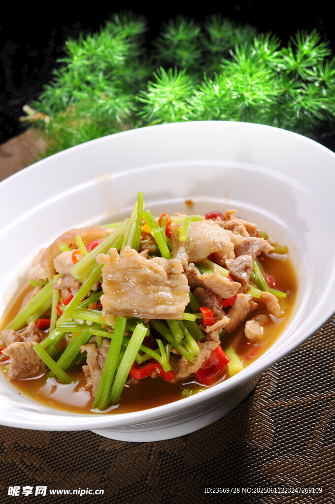 麥芹炒肉片