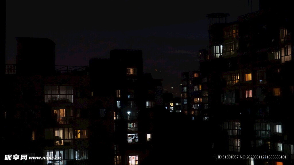 夜幕下的城市燈火
