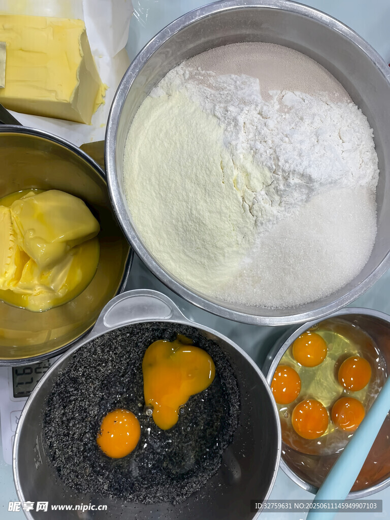 多樣烘焙食材準備就緒