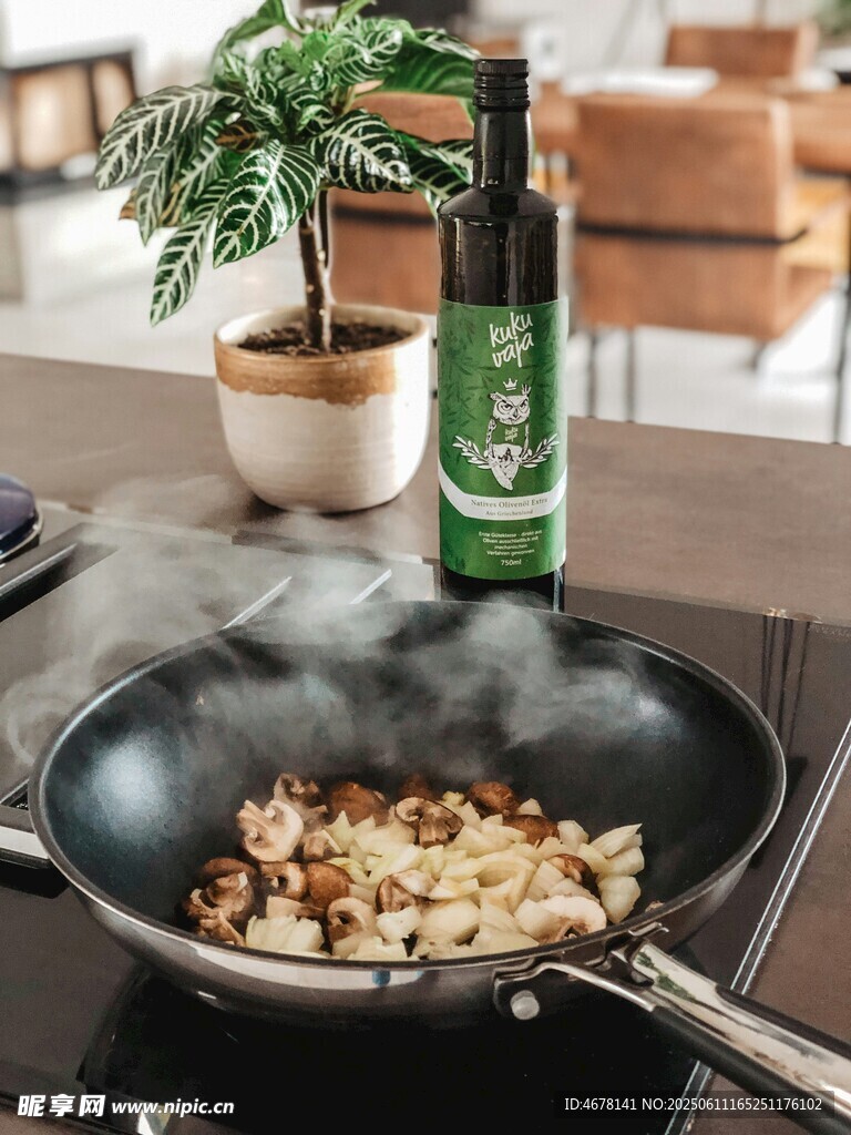 廚房烹飪場景中的美食制作