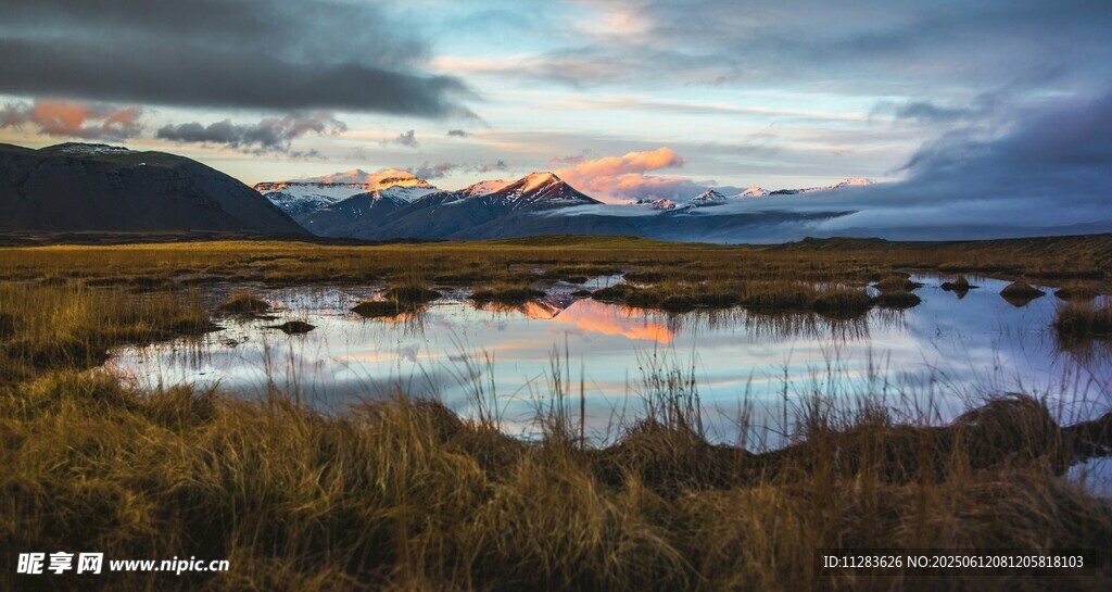 湖畔黃昏美景