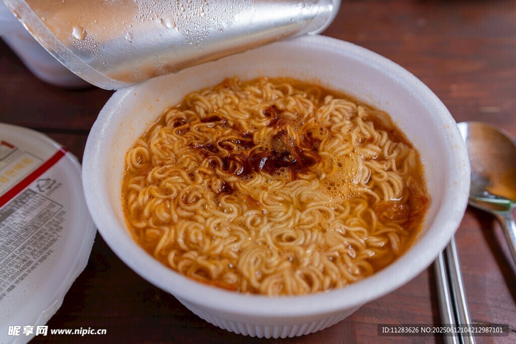 一碗美味的即食方便面
