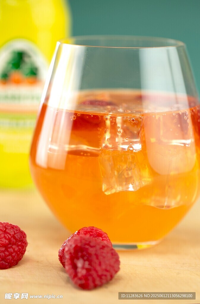 覆盆子橙色飲品配鮮果