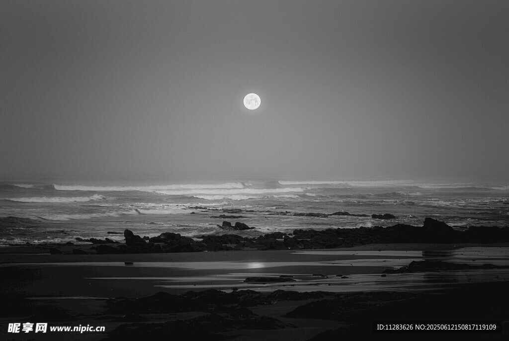 海邊月夜美景