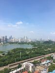 城市河畔風光全景