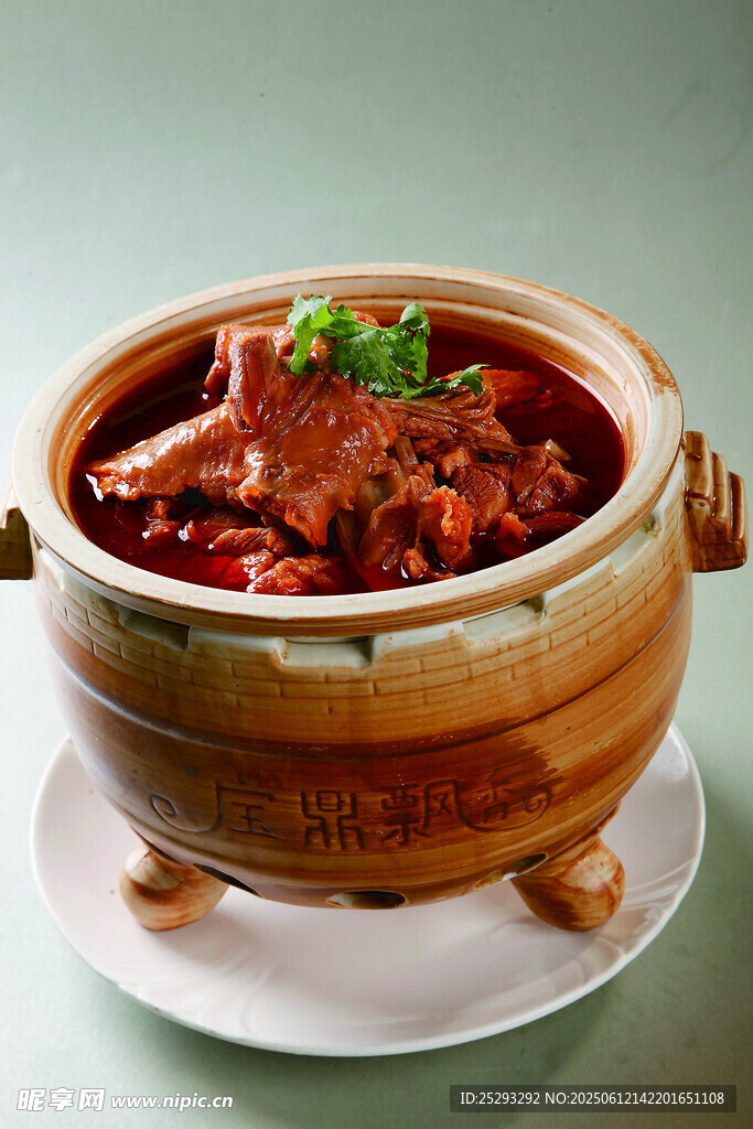 瓦罐紅燒牛肉