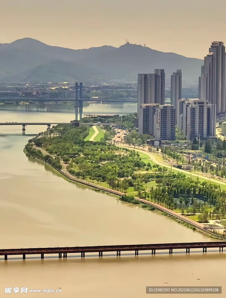 江畔城市
