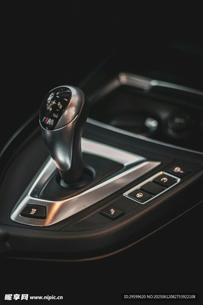 汽車精致換擋桿特寫