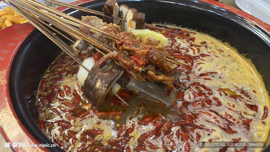 熱氣騰騰的美味火鍋涮菜