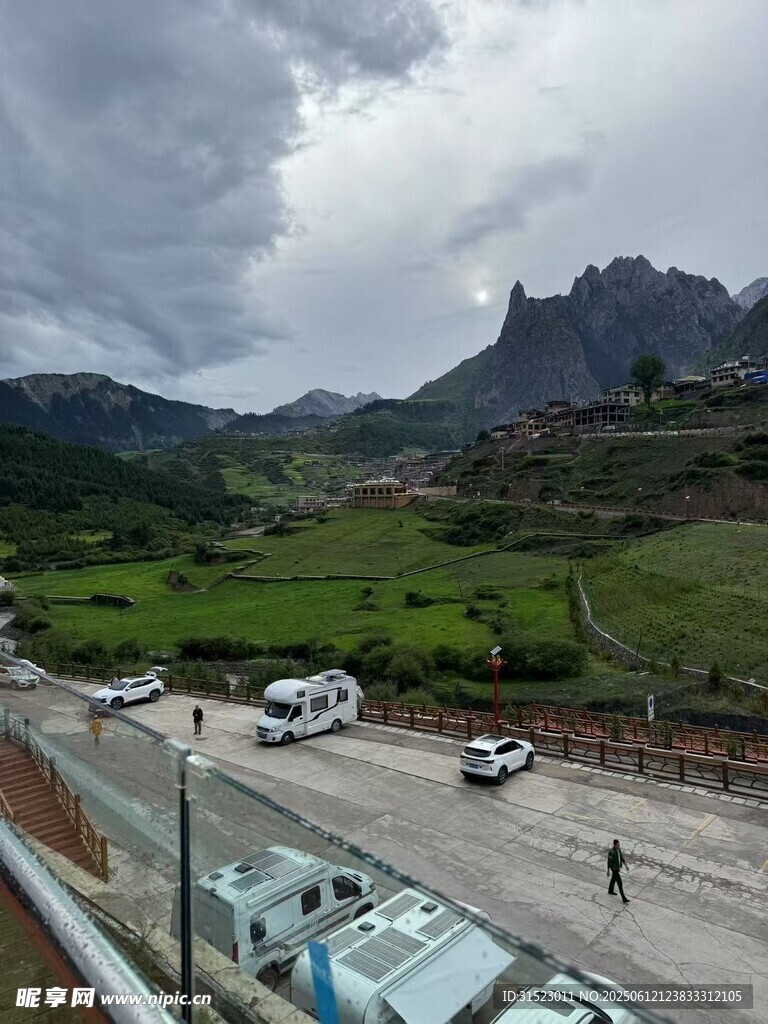 山間公路風(fēng)景