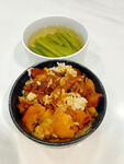 美味蓋飯配清爽湯品