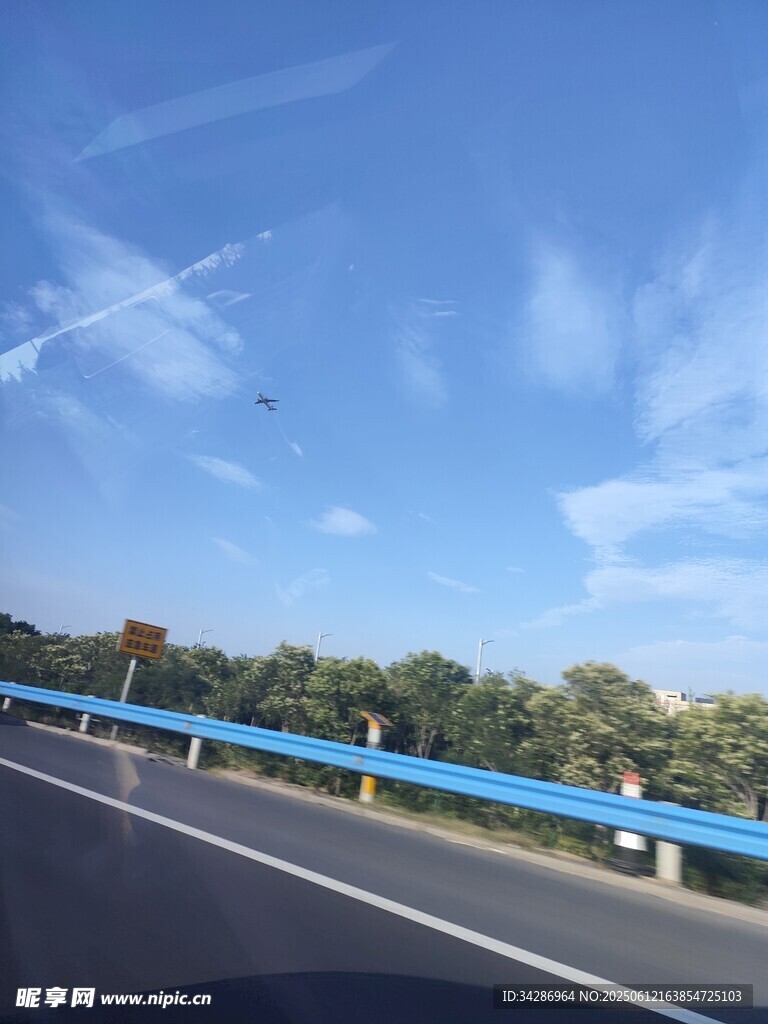 飛機藍天