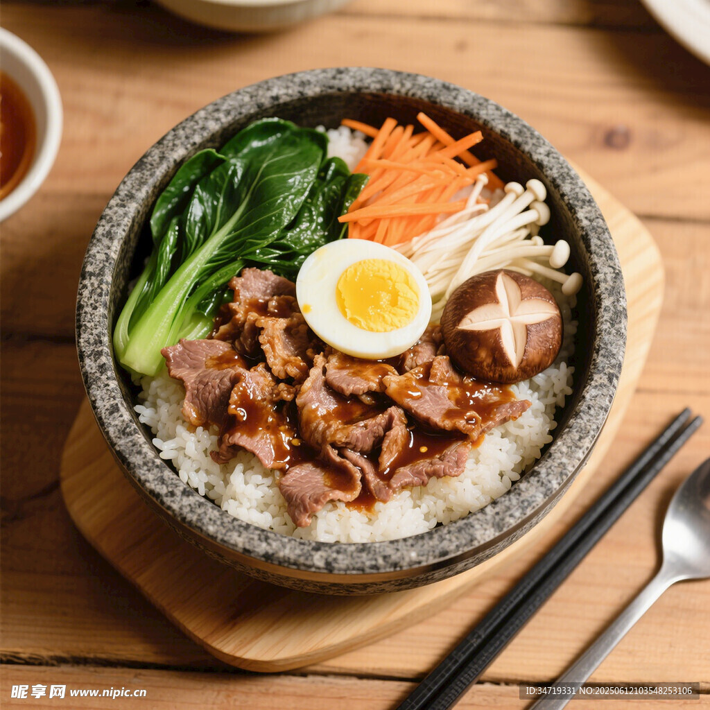 美味鹵肉石鍋拌飯