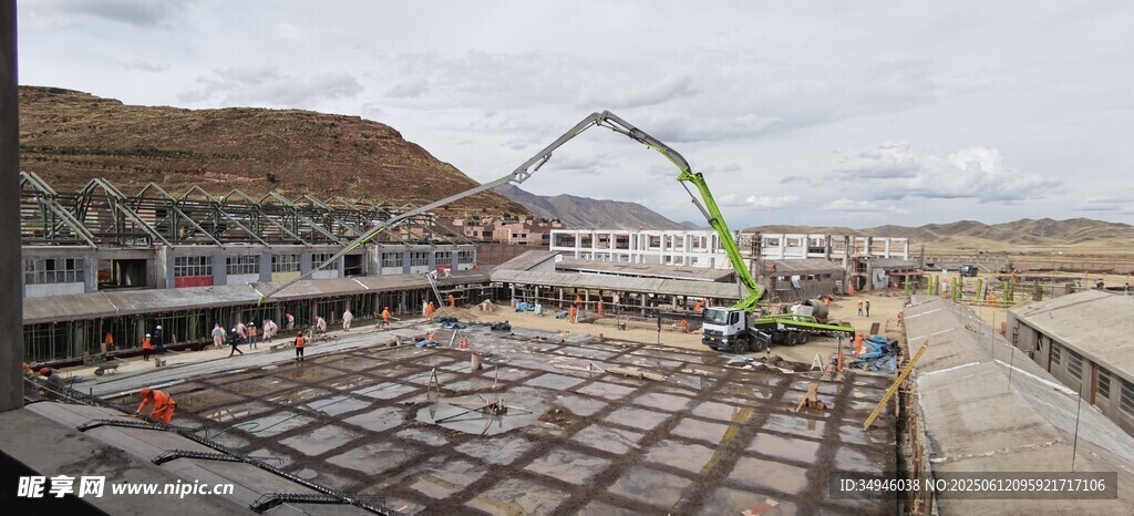 施工現場的大型建筑工程