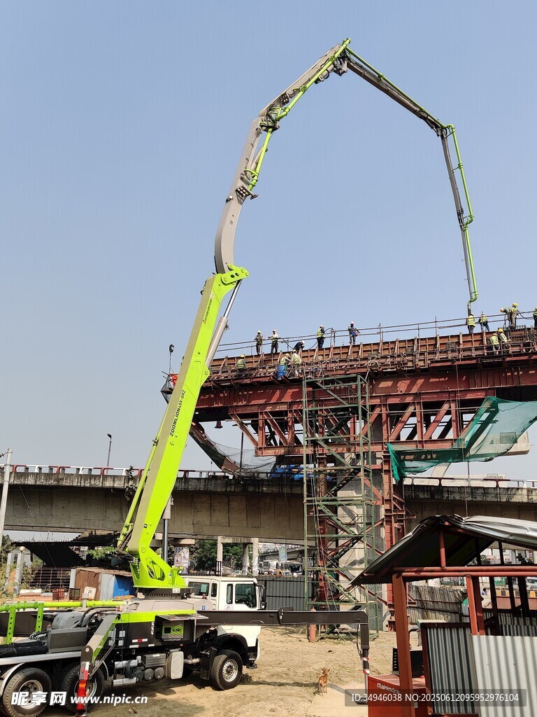 混凝土泵車施工現場作業