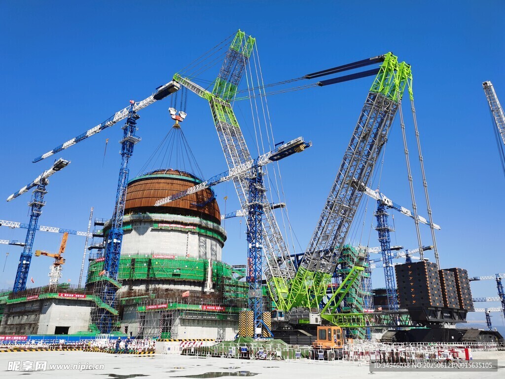 大型工程現場多起重機作業