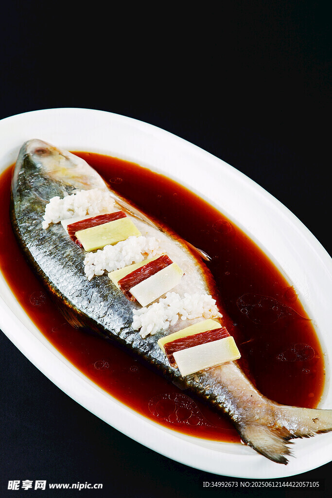 清蒸魚擺盤精致誘人
